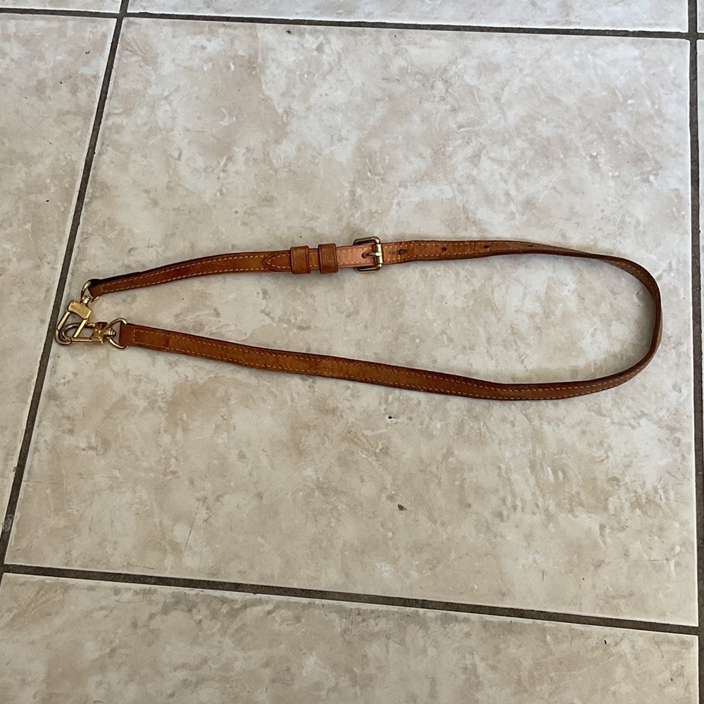 Louis Vuitton Vachetta Leather Adjustable Strap in Tan Brown with Gold Hardware - Picture 6 of 10